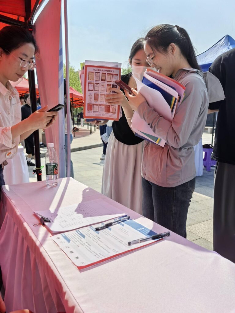 Hebei-Shangze-went-to-Hengshui-University-to-hold